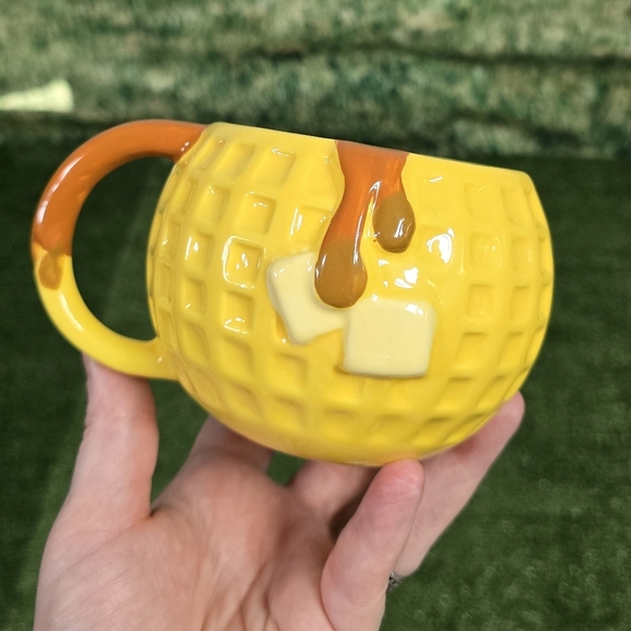 Stranger Things Core Home Round Embossed Waffle 18fl.oz Mug NEW! - Picture 8 of 11